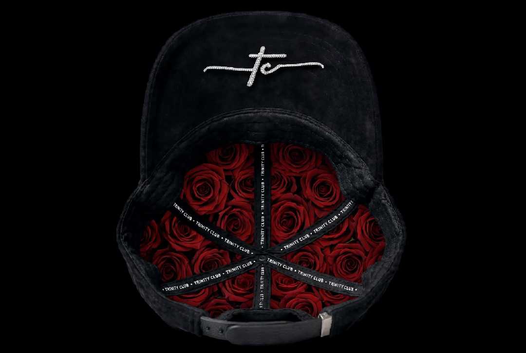 Interior de rosas rojas con logo TC